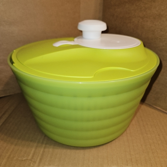 Tupperware Salad Spinner - Picture 1 of 3
